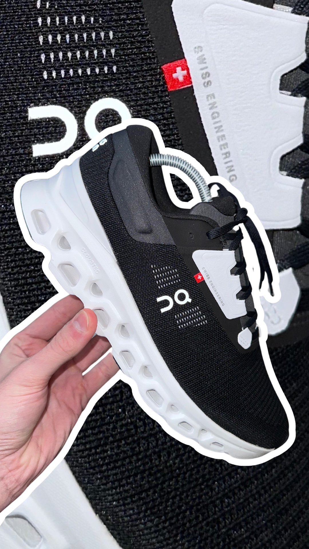 ON CLOUDSTRATUS 3 - BLACK / WHITE
