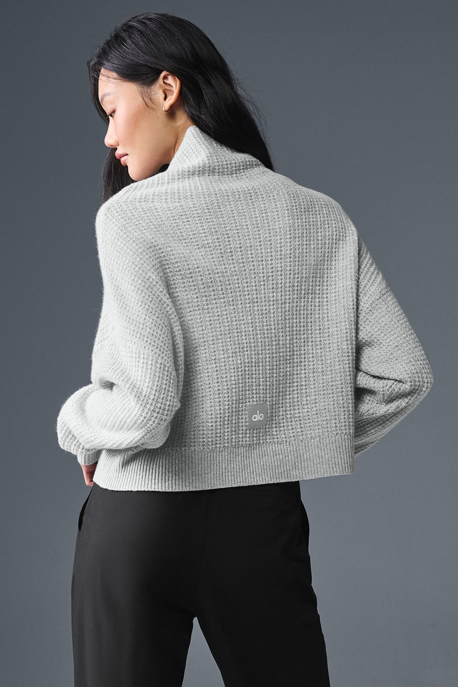 Alo Cashmere Plush Waffle Turtleneck Pullover - Athletic Heather Grey
