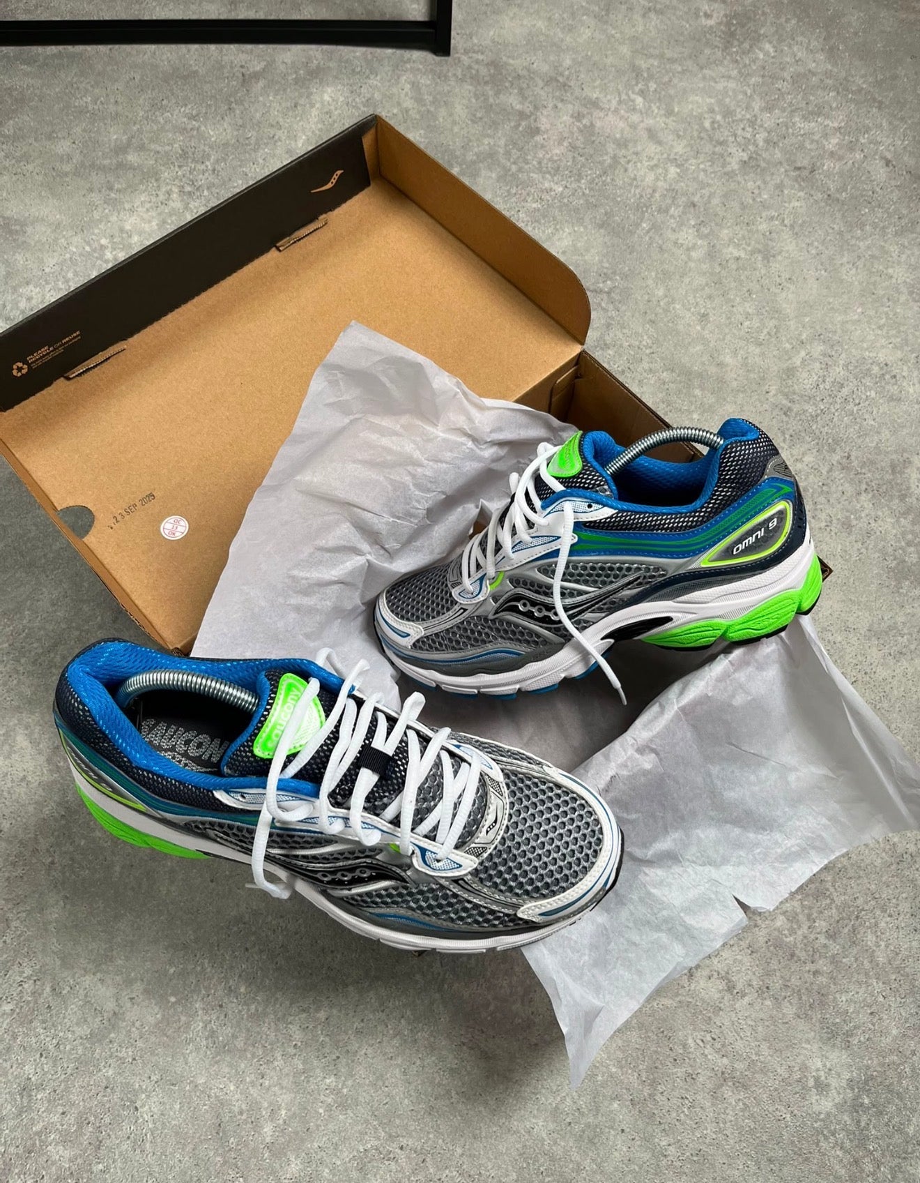 SAUCONY PROGRID OMNI 9 GREY SLIME