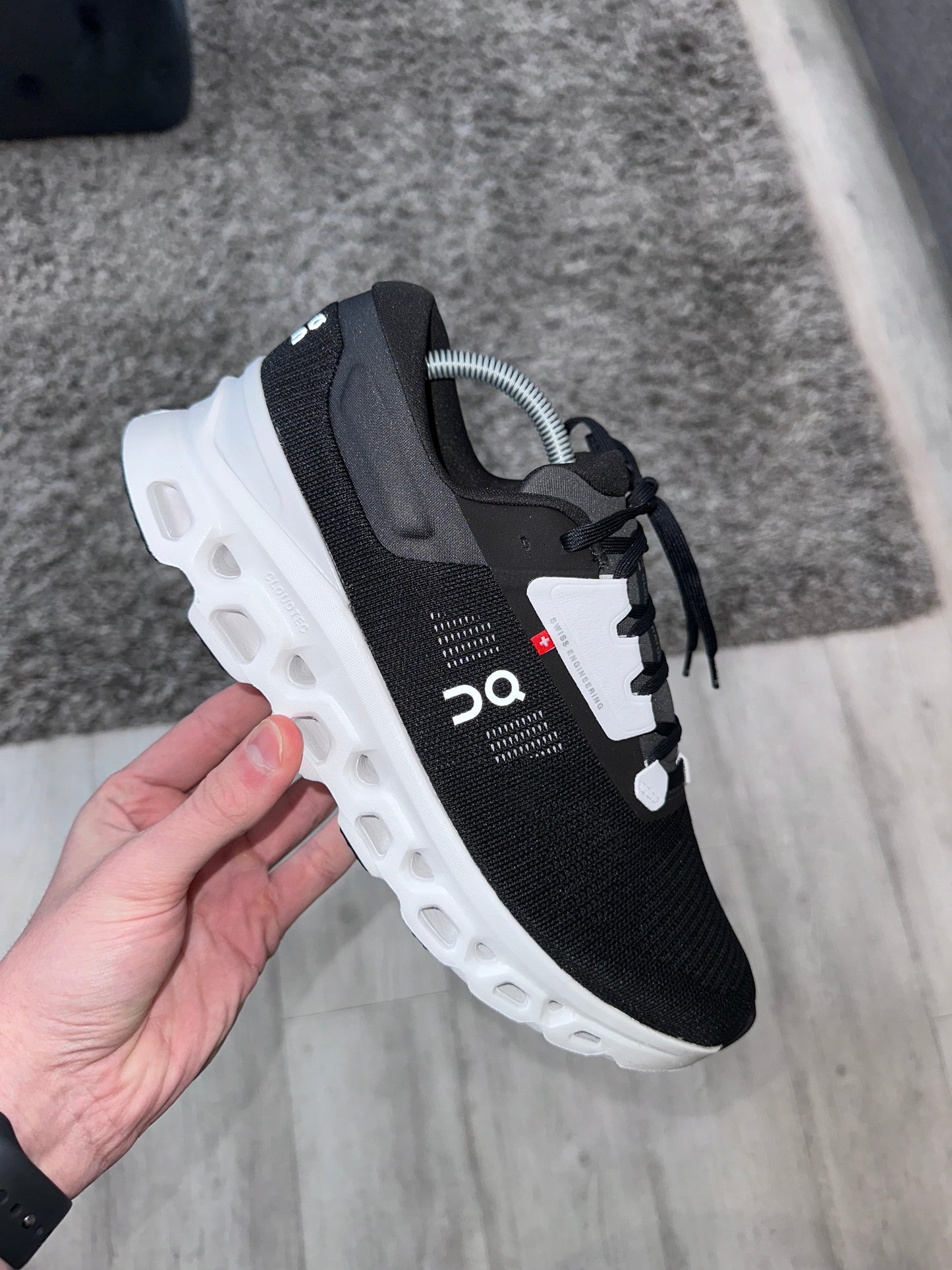 ON CLOUDSTRATUS 3 - BLACK / WHITE