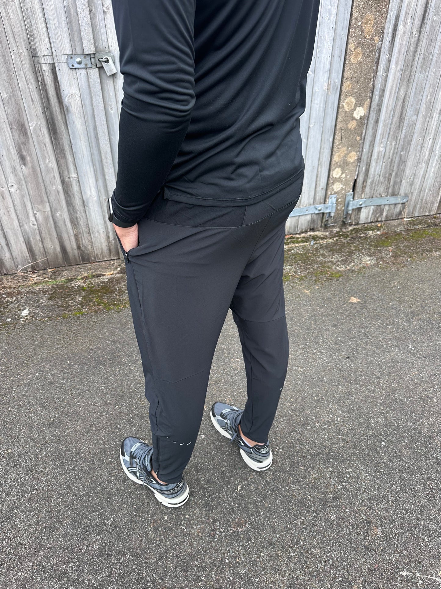 NIKE STRIDE TRACKSUIT - BLACK