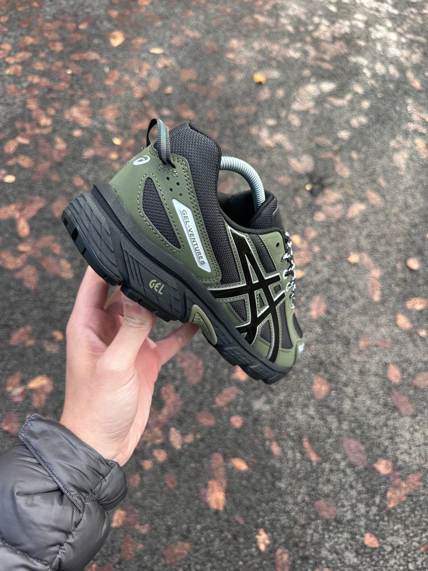 ASICS GEL VENTURE 6 - KHAKI / BLACK