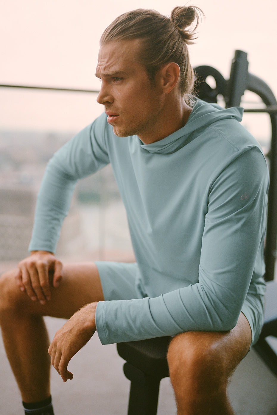 Alo Conquer Reform Long Sleeve With Hood - Desert Sage