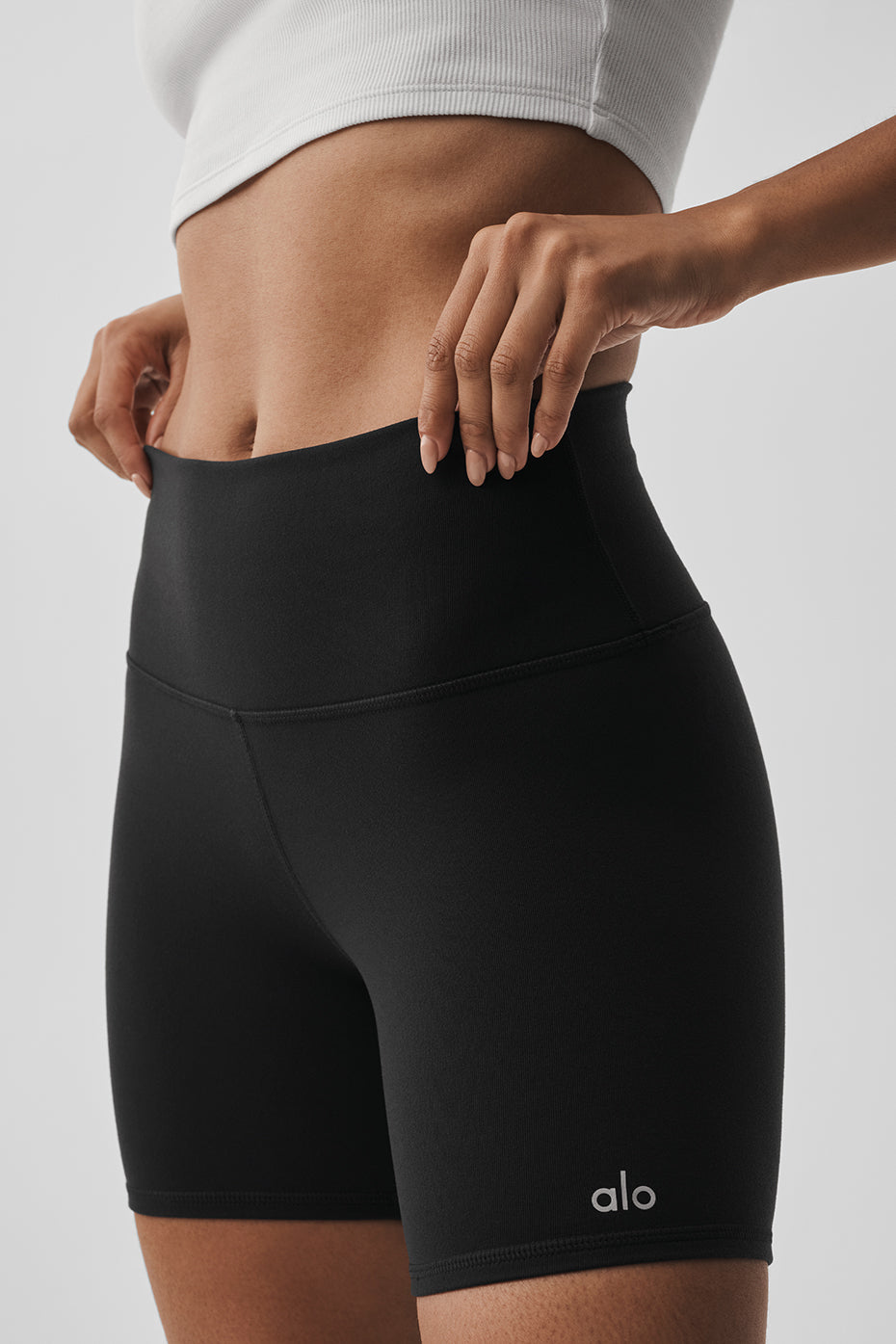 Alo 5" Airbrush High-Waist Biker Short - Black